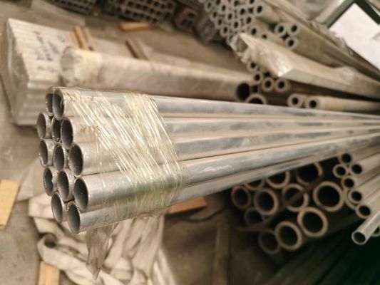 明るい陽極酸化された6063アルミニウム管の管はアルミニウム プロフィール突き出た